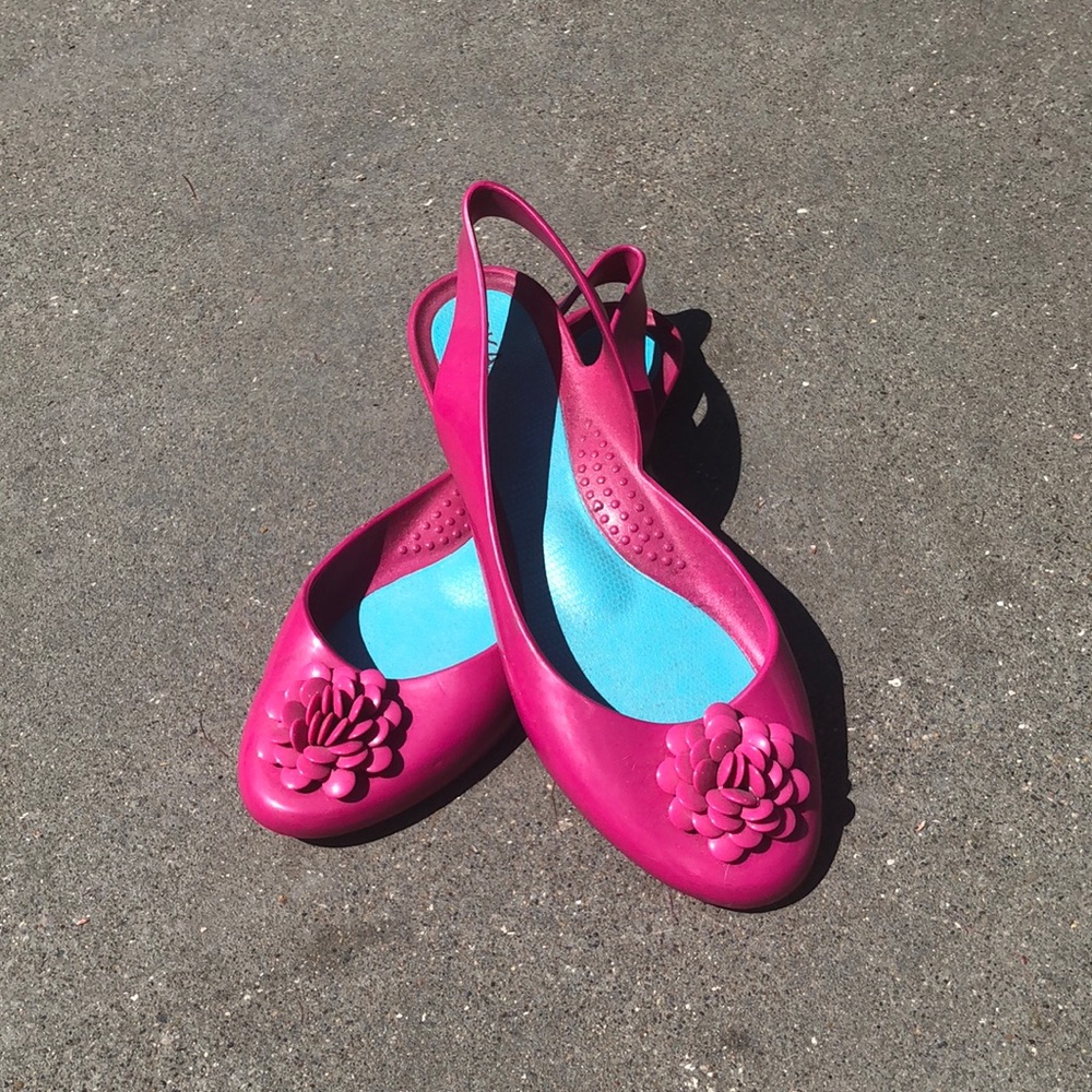 Slightly used pink size 9 oka-b spa shoes!
